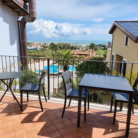 アパート Borgo Il Castello - Vista Piscina E Mare トルトレート